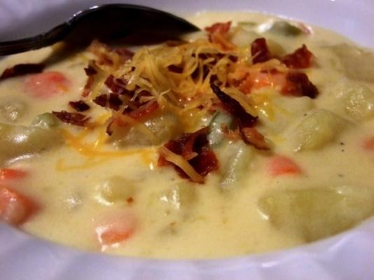 soupe au fromage cheddar et aux pommes de terre de chaton