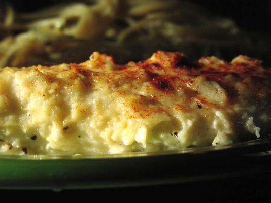 tilapia cuit au four avec sauce à fondue et crabe