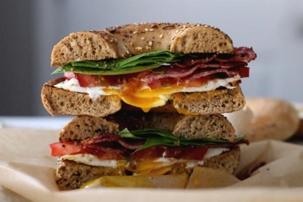 sandwich club de petit déjeuner