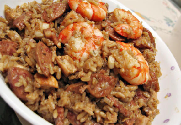 le jambalaya de poulet, saucisses et crevettes