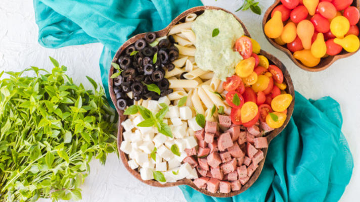 salade de pâtes antipasti delicioso