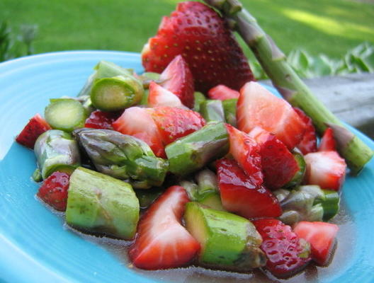 salade d'asperges aux fraises