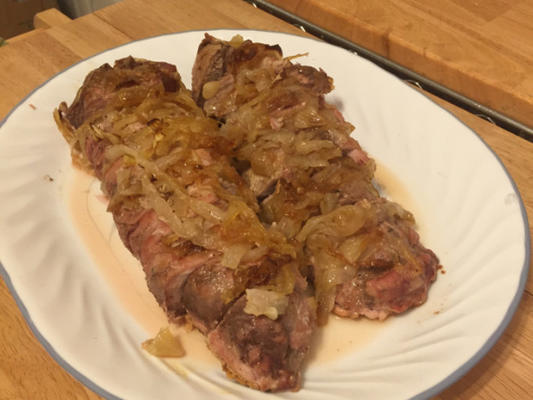 longe de porc aux oignons caramélisés