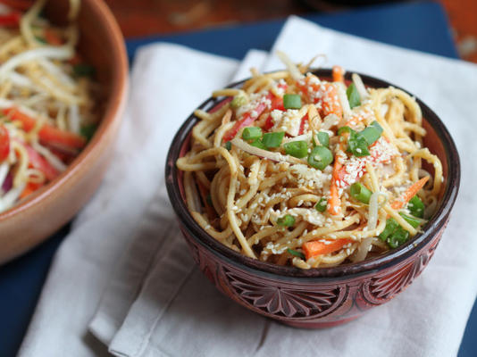 Salade de nouilles au sésame