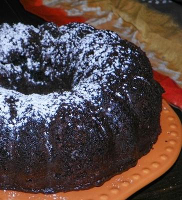 gâteau au chocolat noir riche et humide (utilise un mélange à gâteau)