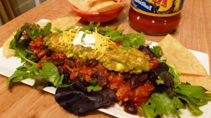 salade taco ragu en couches avec tortillas trianglesragu croustillantes