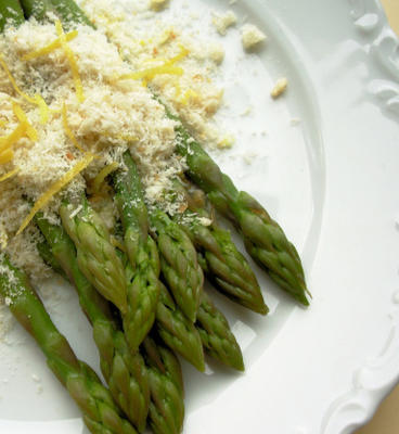 asperges aux miettes de beurre citronné