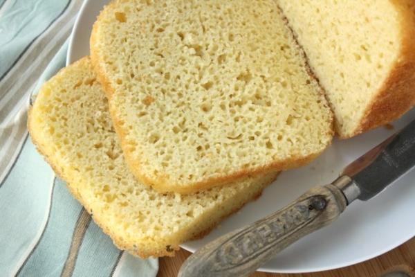 3 variantes d'une recette de pain sans gluten - machine à pain