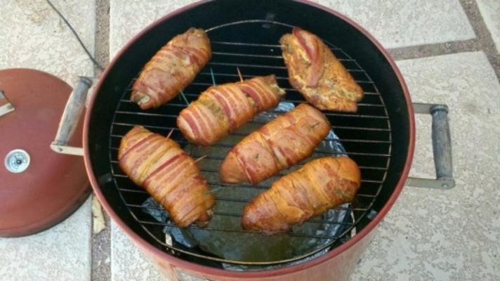 poitrines de poulet enveloppées de bacon fumé