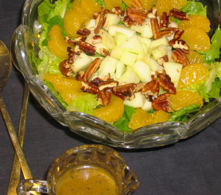 salade d'épinards / romaine avec vinaigrette aux graines de pavot et mandarine ou