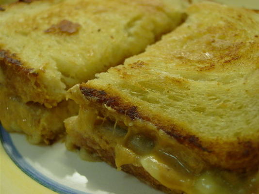 sandwich au beurre d'arachide grillé et à la banane d'elvis presley