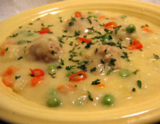 youvarlakia avgolemono (soupe grecque aux boulettes de viande et aux œufs / citron)