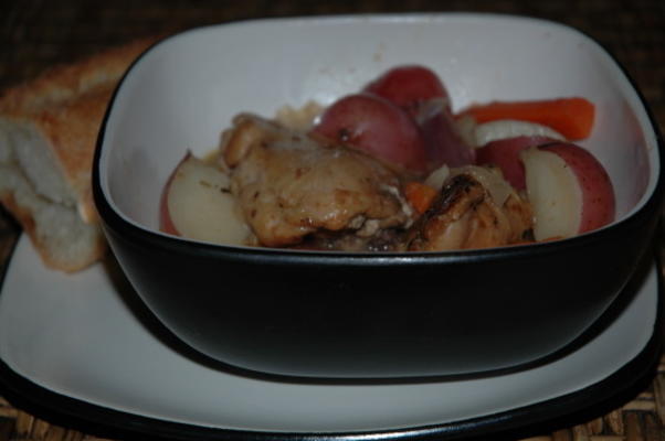 cuisses de poulet aux herbes braisées avec pommes de terre