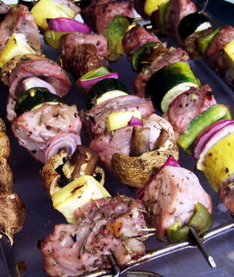 brochettes de porc à l'origan et au citron