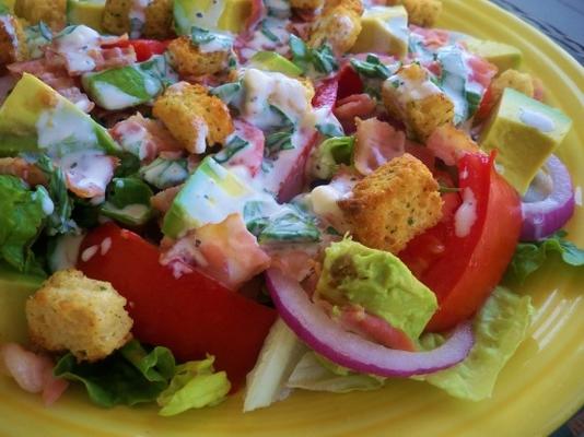 salade blt avec vinaigrette crémeuse