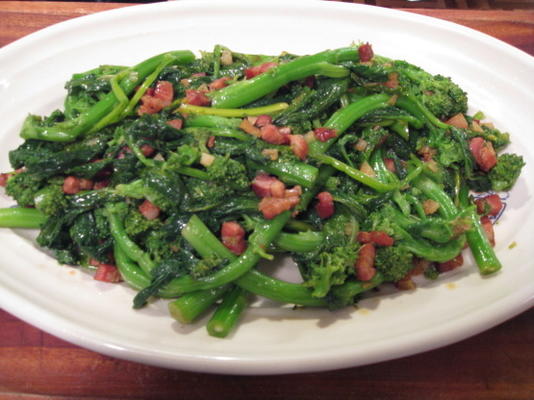 brocoli à l'ail et à la pancetta