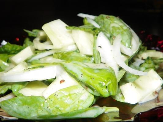 salade d'épinards et concombre avec vinaigrette au yogourt
