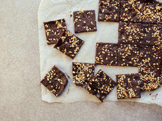 aliments crus: brownies ou barres de chocolat