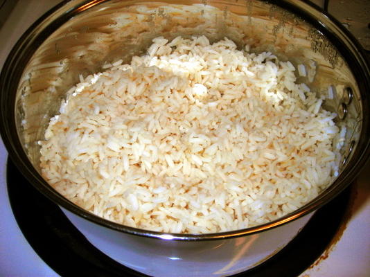 Riz blanc cuit parfait du chaton (doux, moyen ou ferme)