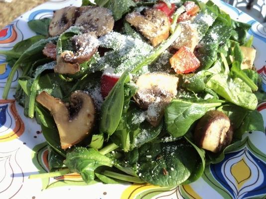 salade tiède de champignons et d'épinards