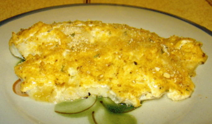 tilapia cuit au four avec une croûte de parmesan à la crème sure