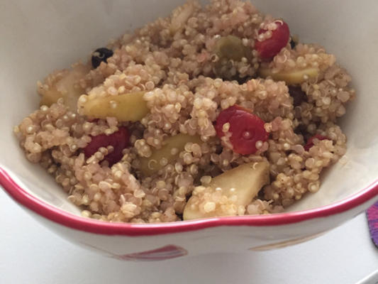 quinoa chaud avec des fruits