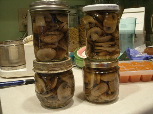 champignons marinés (en conserve)
