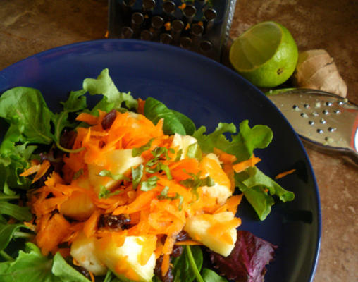 Moxie marche sur la salade ensoleillée