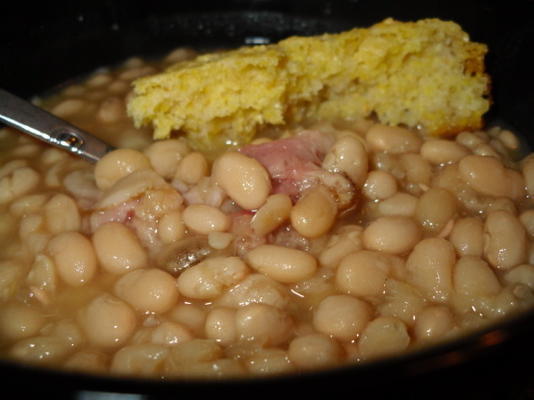 Soupe de haricots blancs au jambon