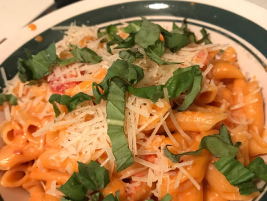 penne russo a la vodka à la crème de basilic