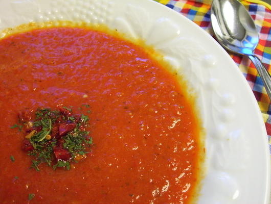 soupe aux tomates et aux poivrons rouges grillés