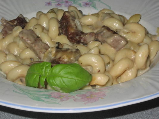 pointe de boeuf avec casserole de nouilles aux champignons