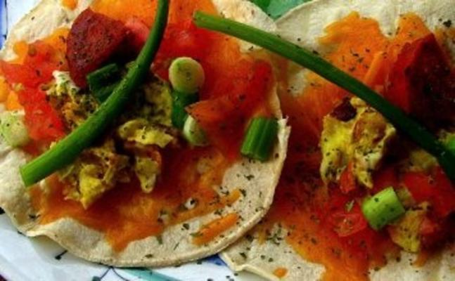 tacos de petit déjeuner au chorizo ​​et aux œufs brouillés