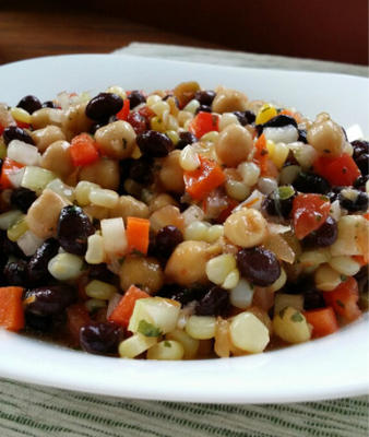 salade de haricots noirs et de pois chiches