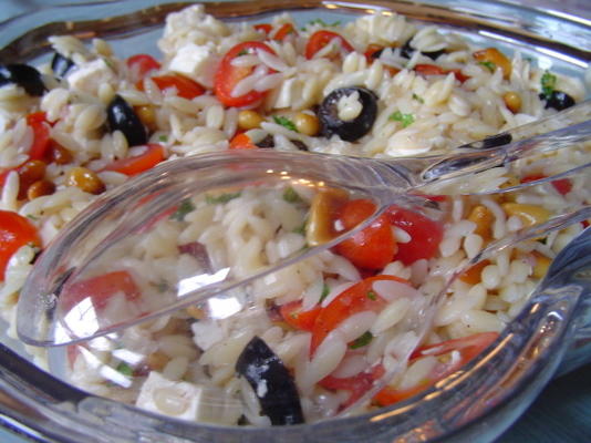 salade d'orzo avec feta et tomates cerises
