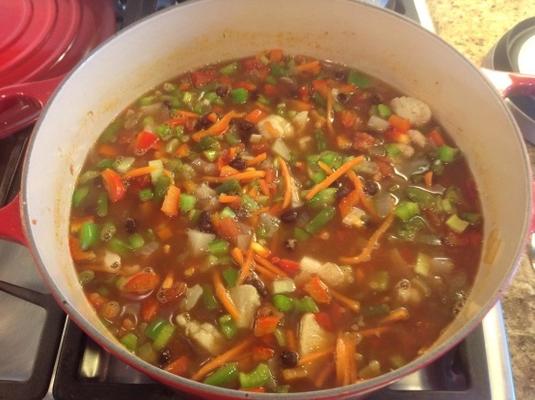 soupe de légumes aux haricots noirs