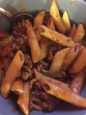 penne au four avec sauce au boeuf haché et à la tomate