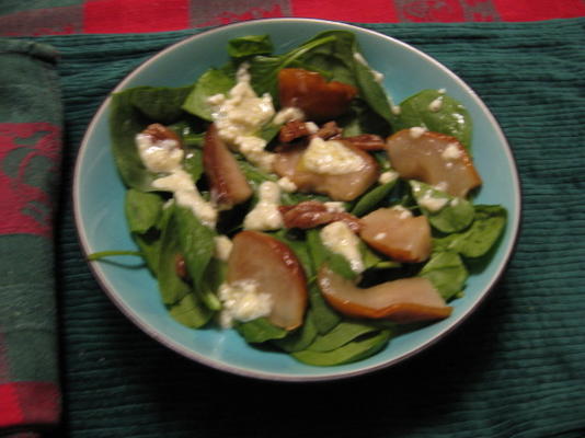 salade de bébés épinards, poires et noix