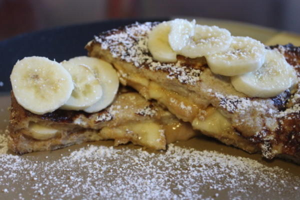 beurre de cacahuète et pain perdu à la banane