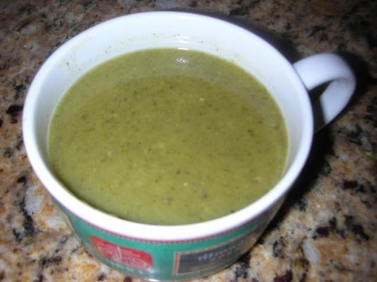 soupe au brocoli pour les personnes à la diète