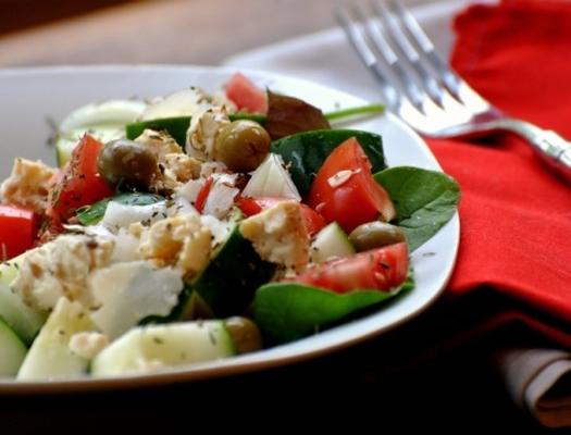 salade grecque avec feta et olives