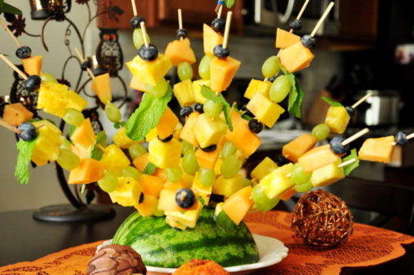brochettes de fruits voyantes mais simples - parfait pour une fête