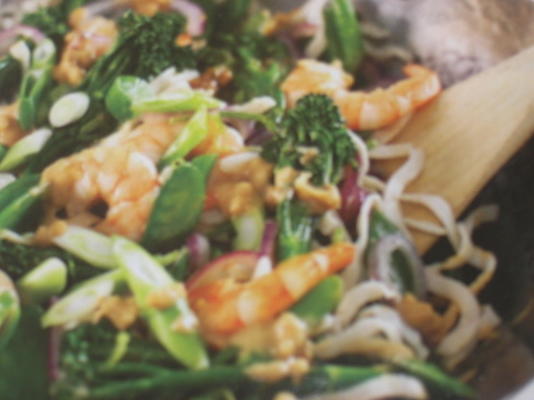 sauté de crevettes et de légumes