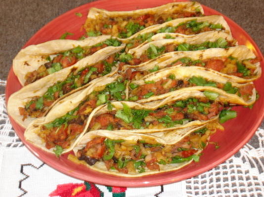 tacos au chorizo, aux pommes de terre et aux champignons