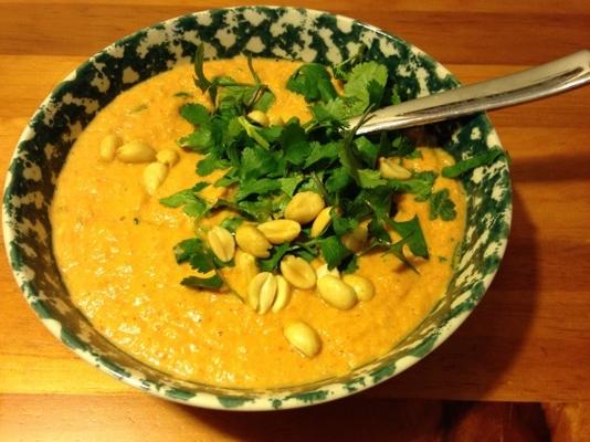 soupe de poulet aux cacahuètes