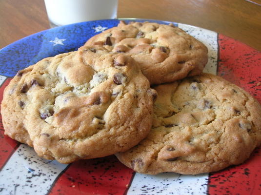 gros biscuits aux pépites de chocolat