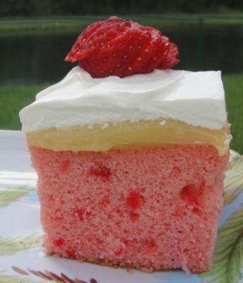 gâteau aux fraises avec garniture au citron