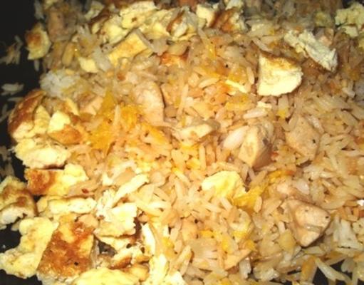riz frit au poulet et macadamia