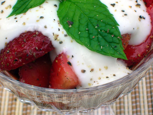 fraises à la cassonade et au vinaigre balsamique