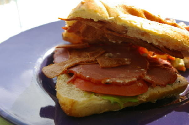 club sandwich à la dinde légèrement grillé
